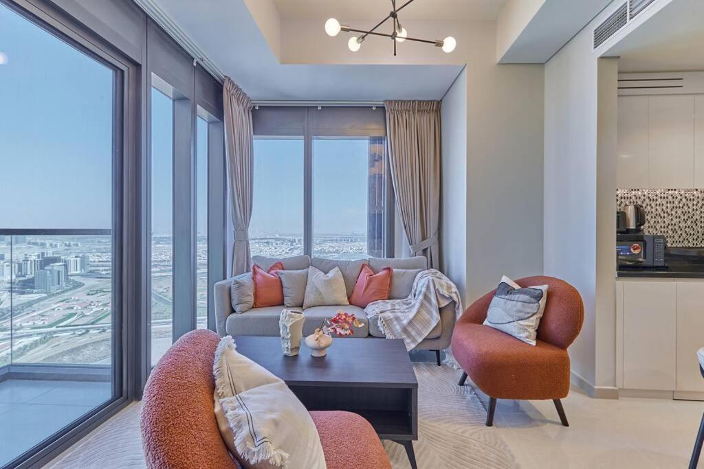 Easemytrip - Elegant 3br On 53rd Floor With Stunning Views * Dubai