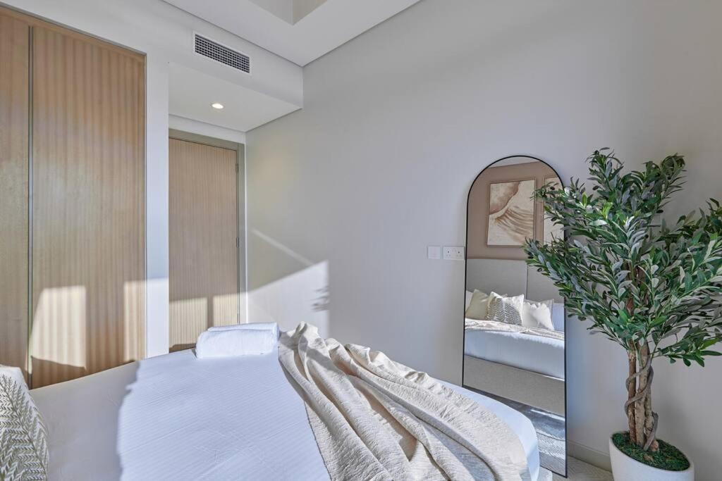 Easemytrip - Elegant 3br On 53rd Floor With Stunning Views Apartment *