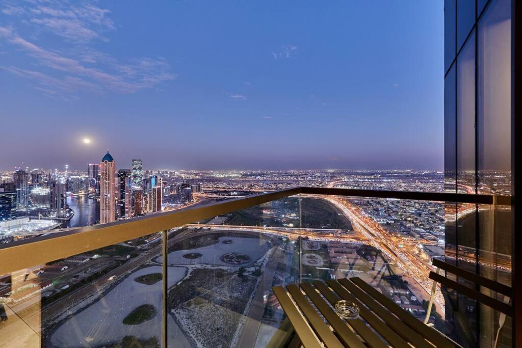 Apartment Easemytrip - Elegant 3br On 53rd Floor With Stunning Views