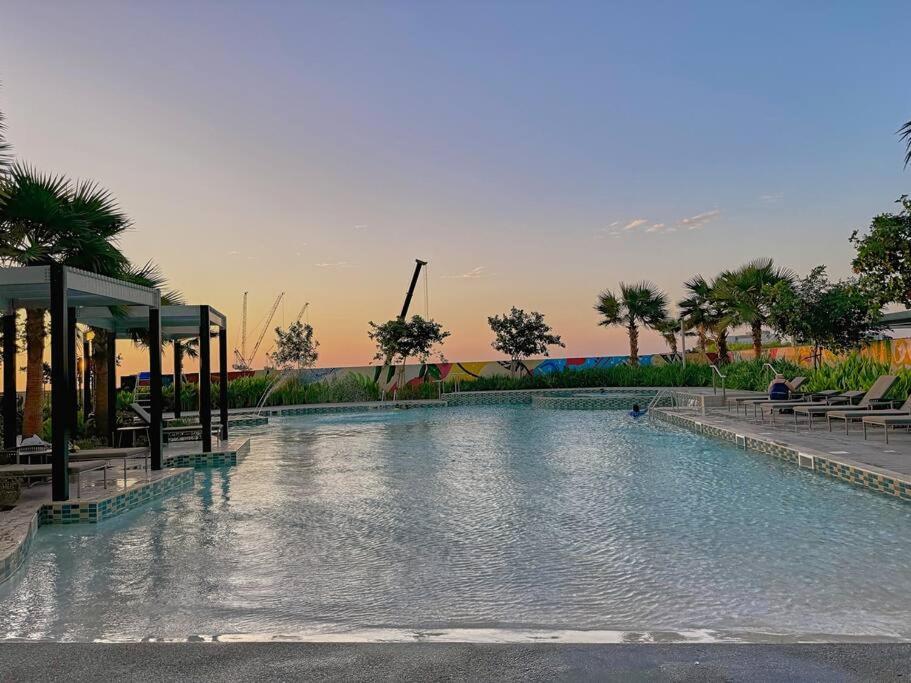 Easemytrip - Elegant 3br On 53rd Floor With Stunning Views Apartment Dubai