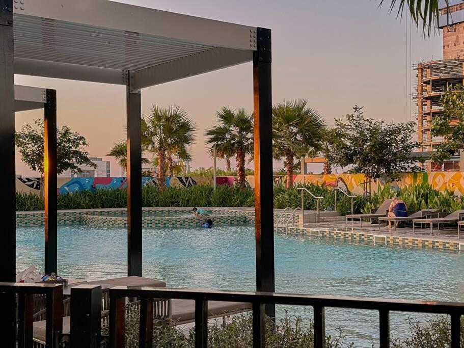 Easemytrip - Elegant 3br On 53rd Floor With Stunning Views * Dubai