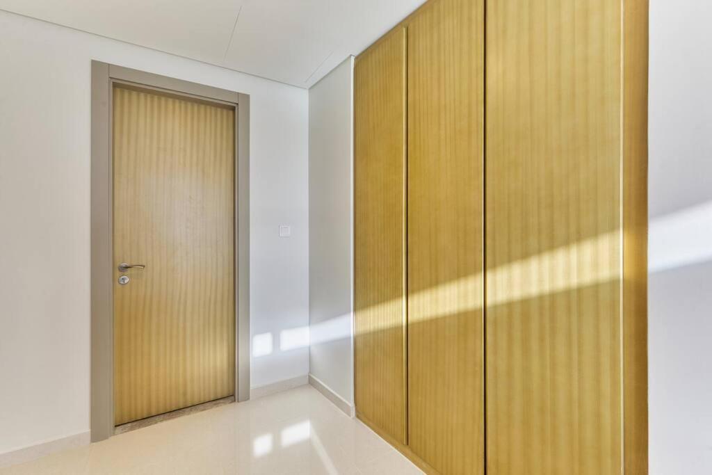 Easemytrip - Elegant 3br On 53rd Floor With Stunning Views Apartment *