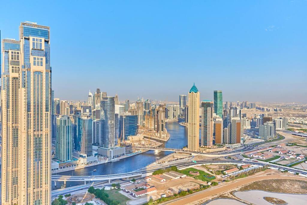 Easemytrip - Elegant 3br On 53rd Floor With Stunning Views * Dubai