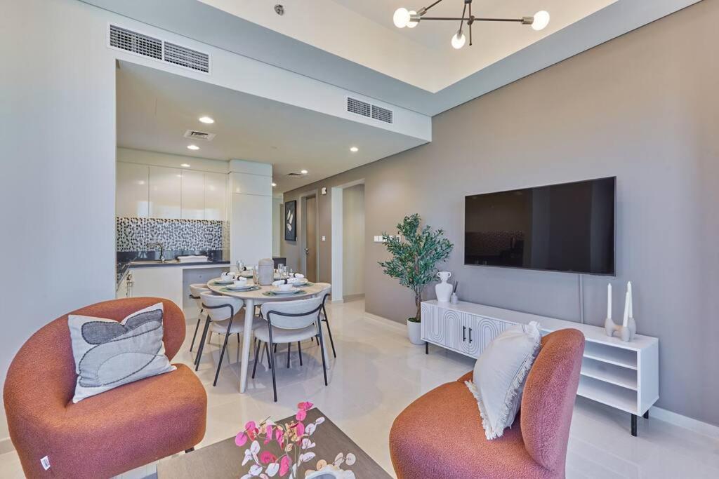 Easemytrip - Elegant 3br On 53rd Floor With Stunning Views Apartment *