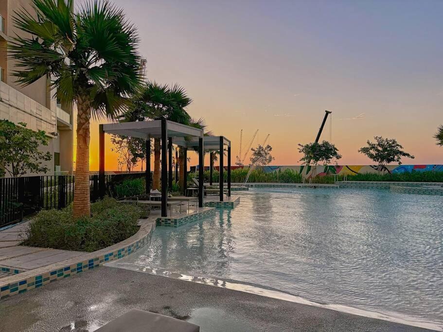 Easemytrip - Elegant 3br On 53rd Floor With Stunning Views * Dubai