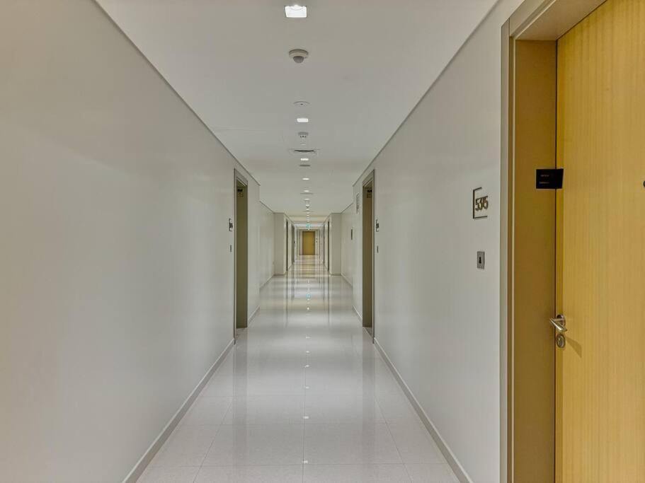 Easemytrip - Elegant 3br On 53rd Floor With Stunning Views Apartment
