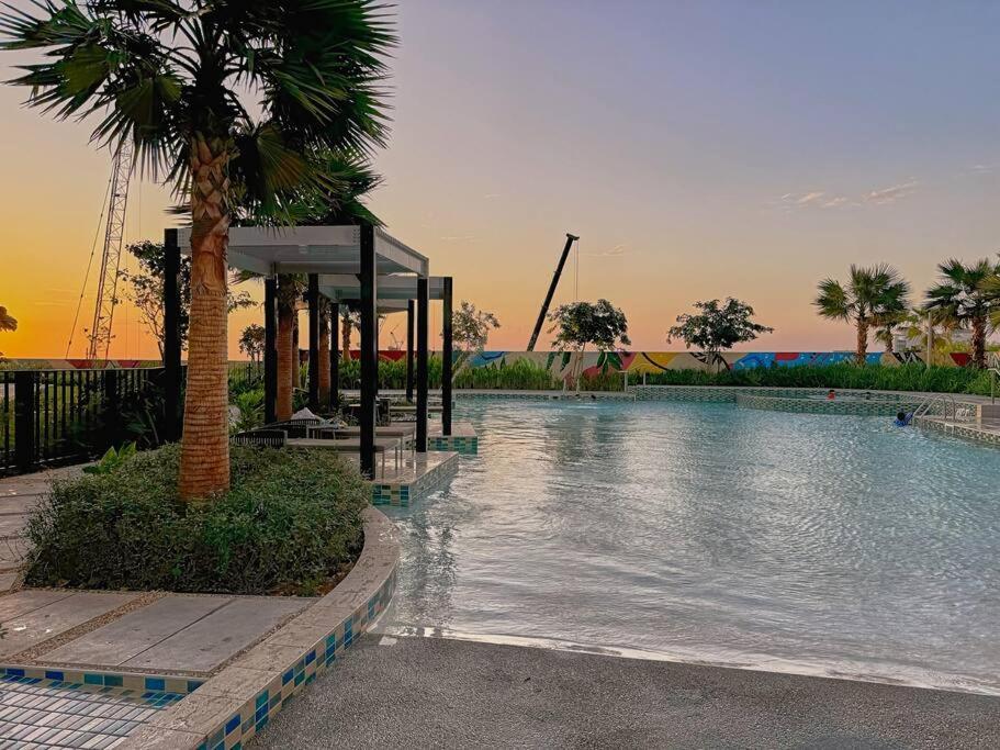 Easemytrip - Elegant 3br On 53rd Floor With Stunning Views Dubai