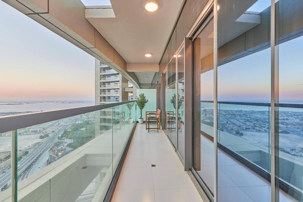 Apartment Easemytrip - Elegant 3br On 53rd Floor With Stunning Views Dubai
