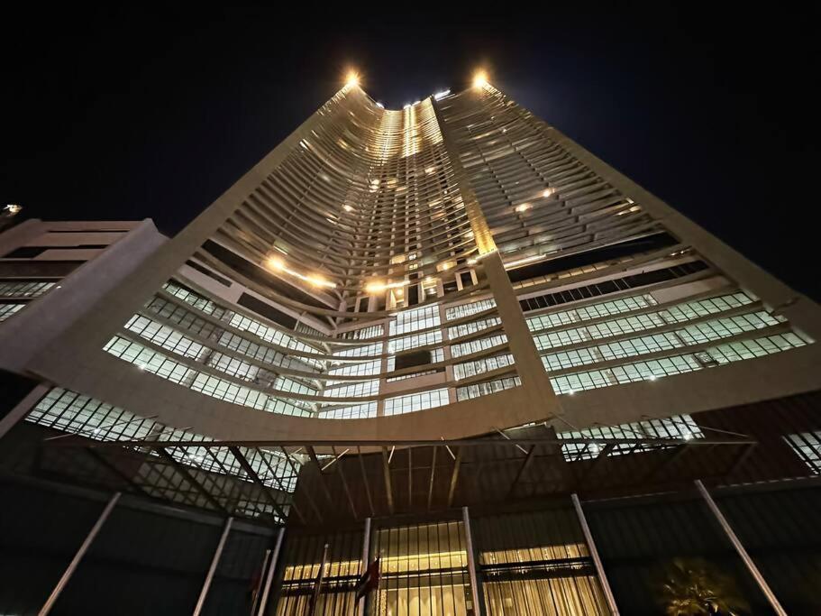 Easemytrip - Elegant 3br On 53rd Floor With Stunning Views Apartment *