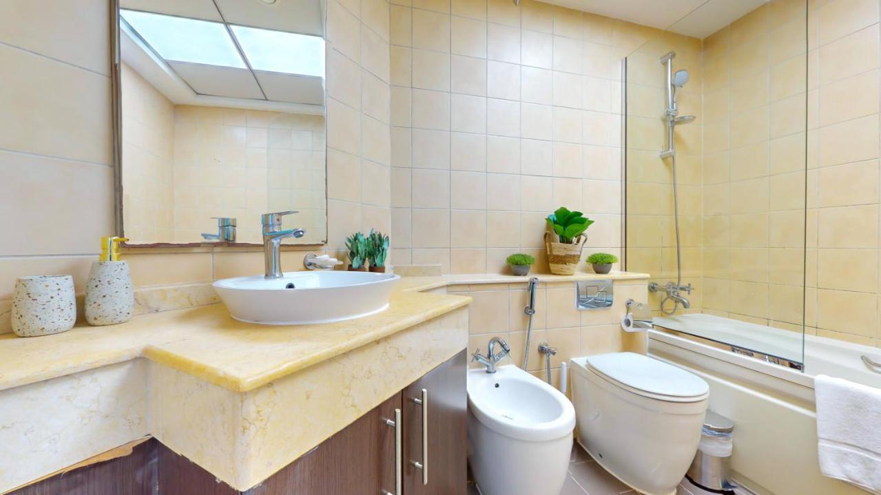 Torch Tower - Cosy Two Bedroom In Marina Apartment *