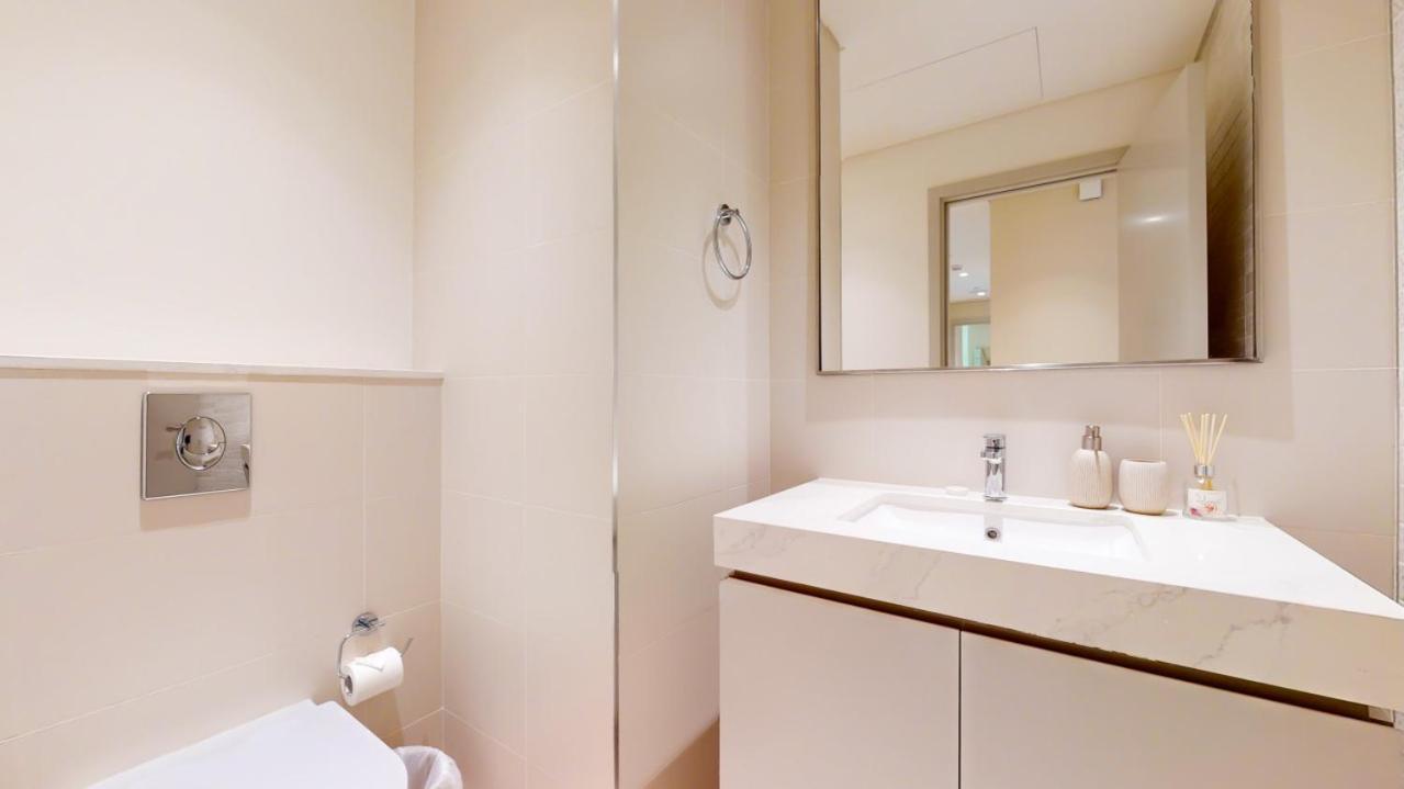 Sunrise Bay Tower 2 - Classy Three Bedroom Apartment *