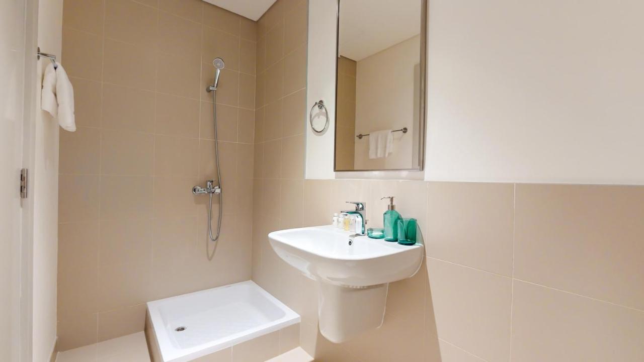 Sunrise Bay Tower 2 - Classy Three Bedroom