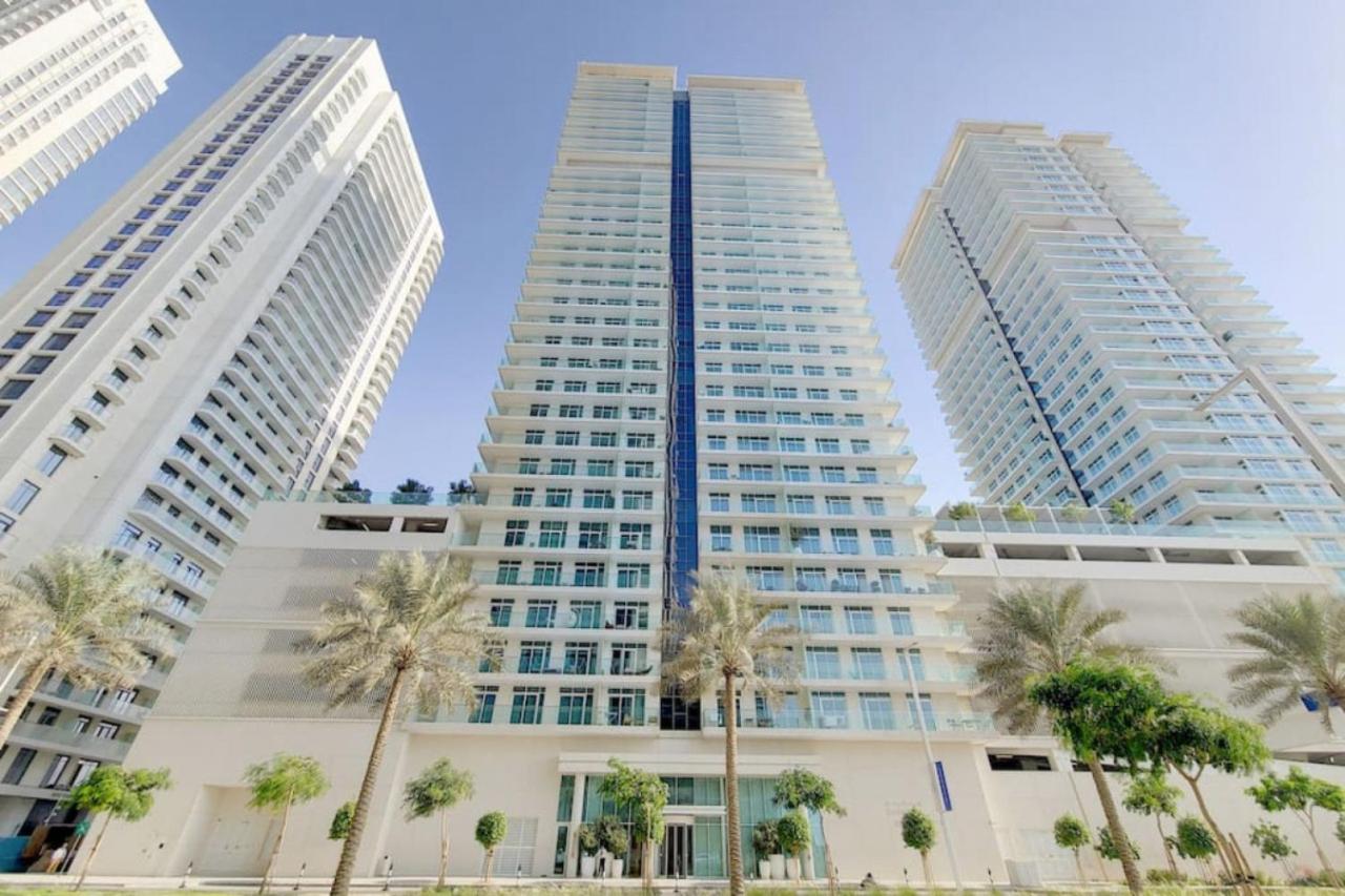 Sunrise Bay Tower 2 - Classy Three Bedroom Apartment