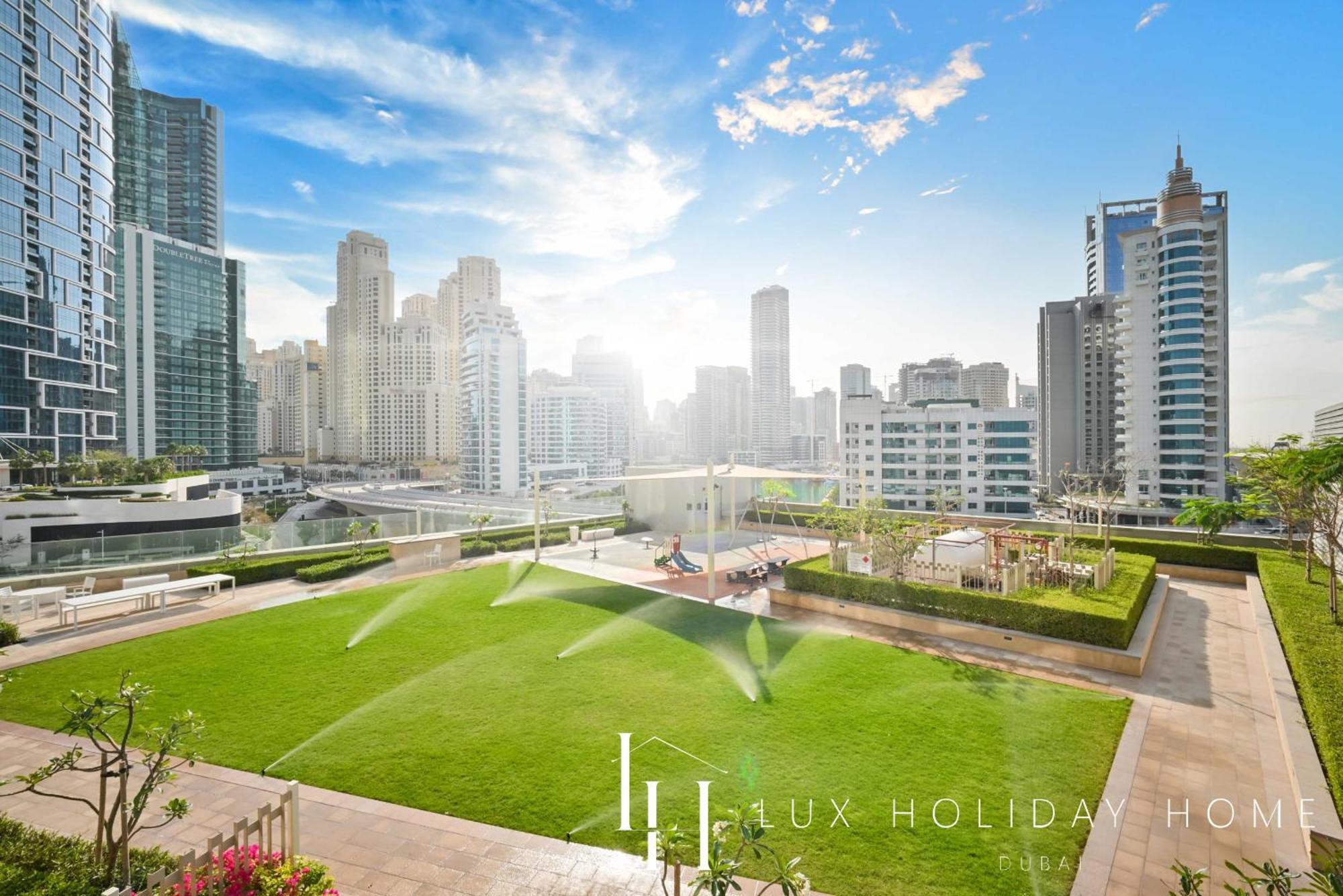 Lux 52 42 Deluxe Marina View 1 Dubai