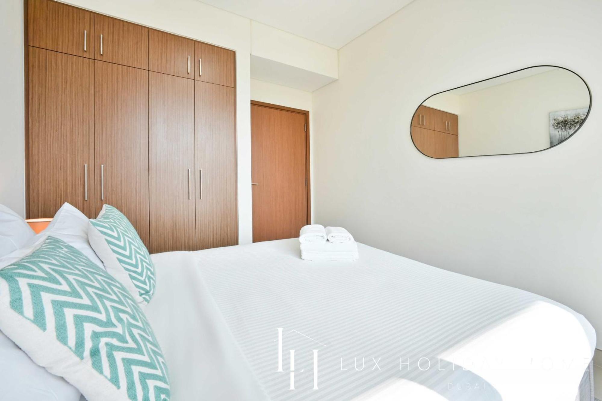Lux 52 42 Deluxe Marina View 1 *