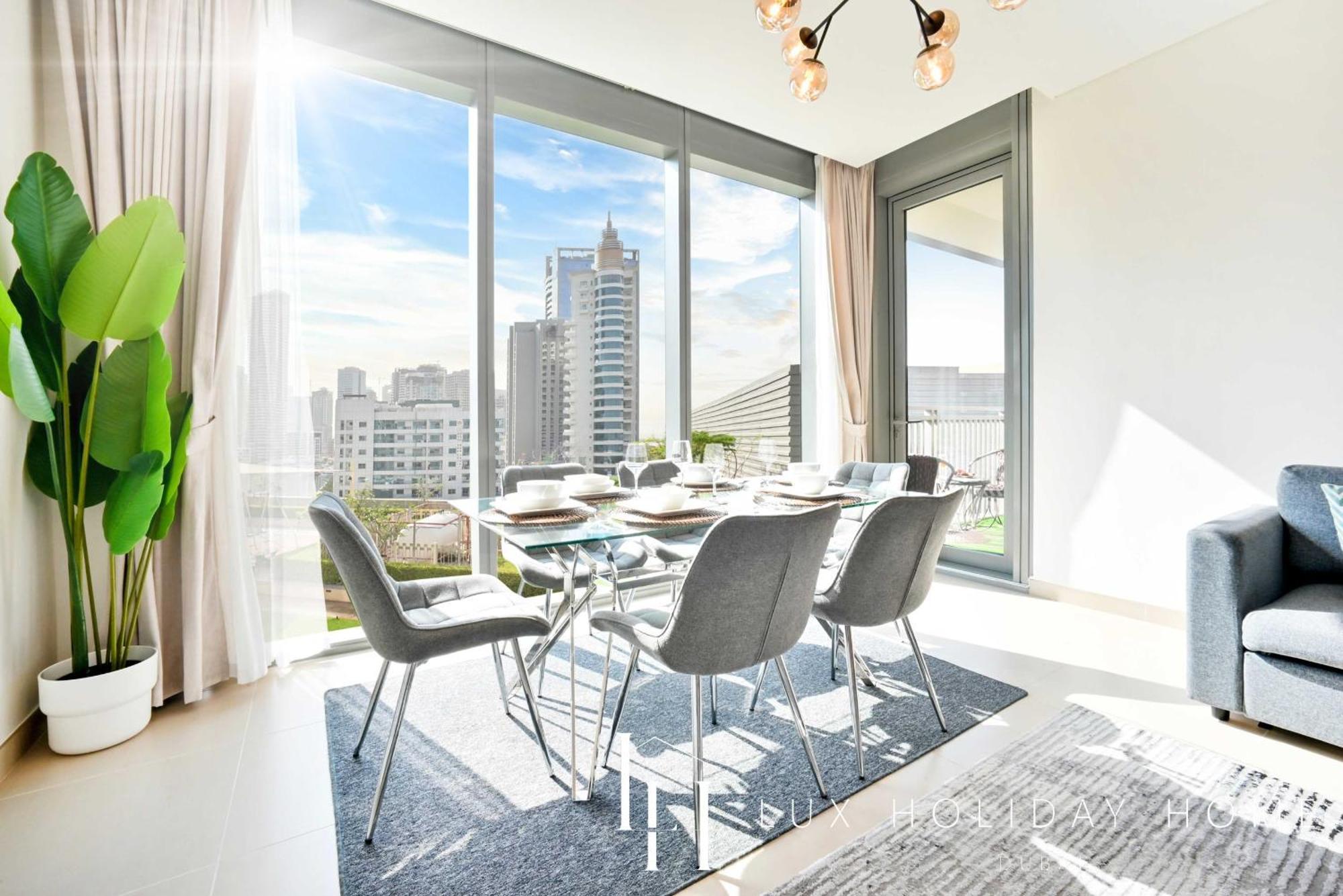Lux 52 42 Deluxe Marina View 1 Dubai