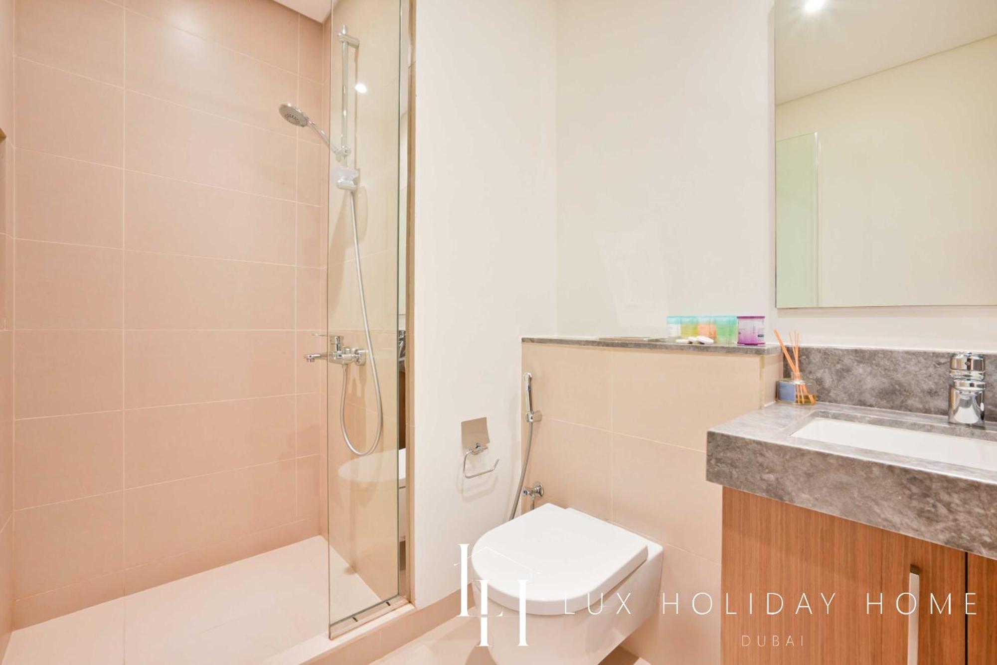Lux 52 42 Deluxe Marina View 1 *