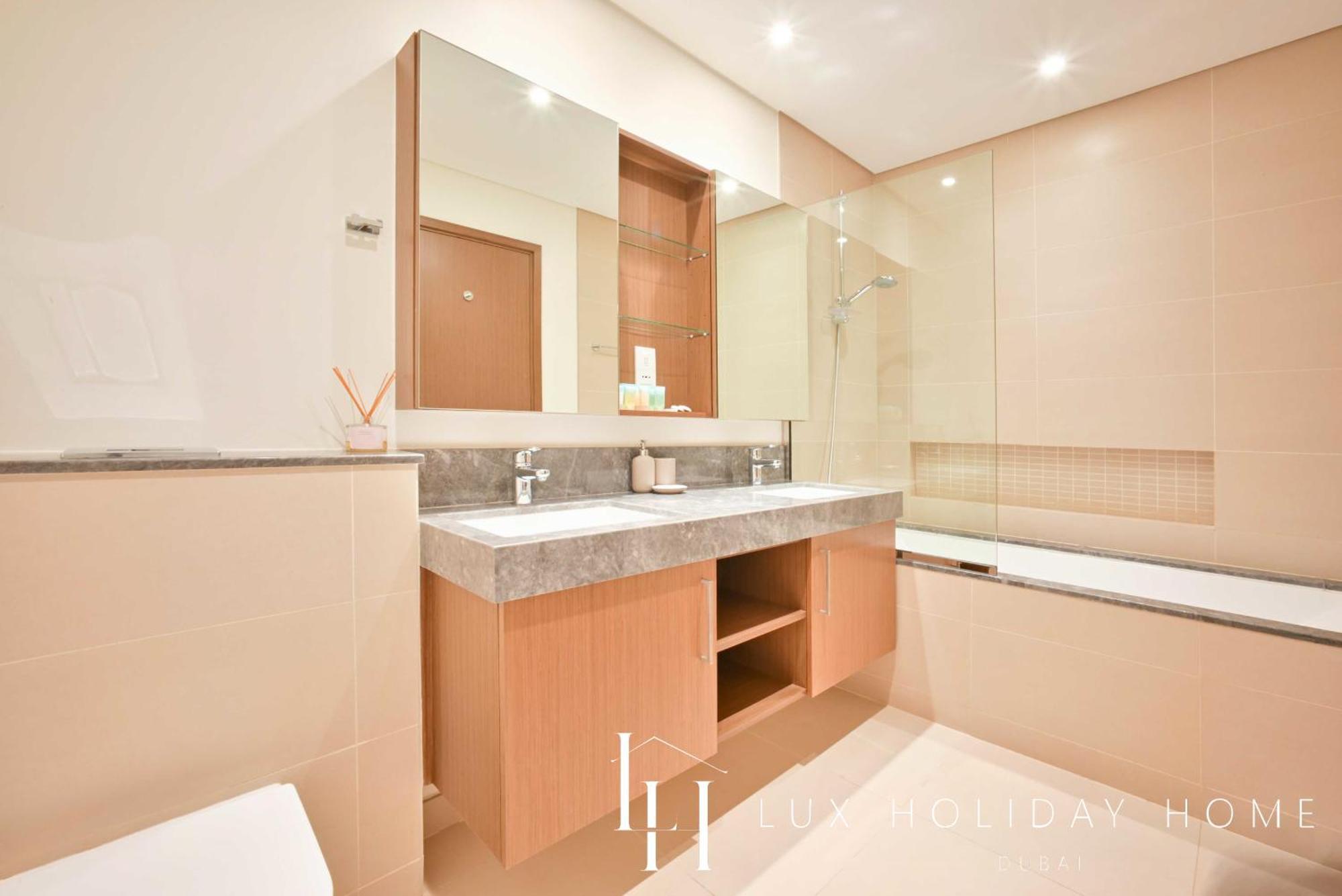 Apartment Lux 52 42 Deluxe Marina View 1 *