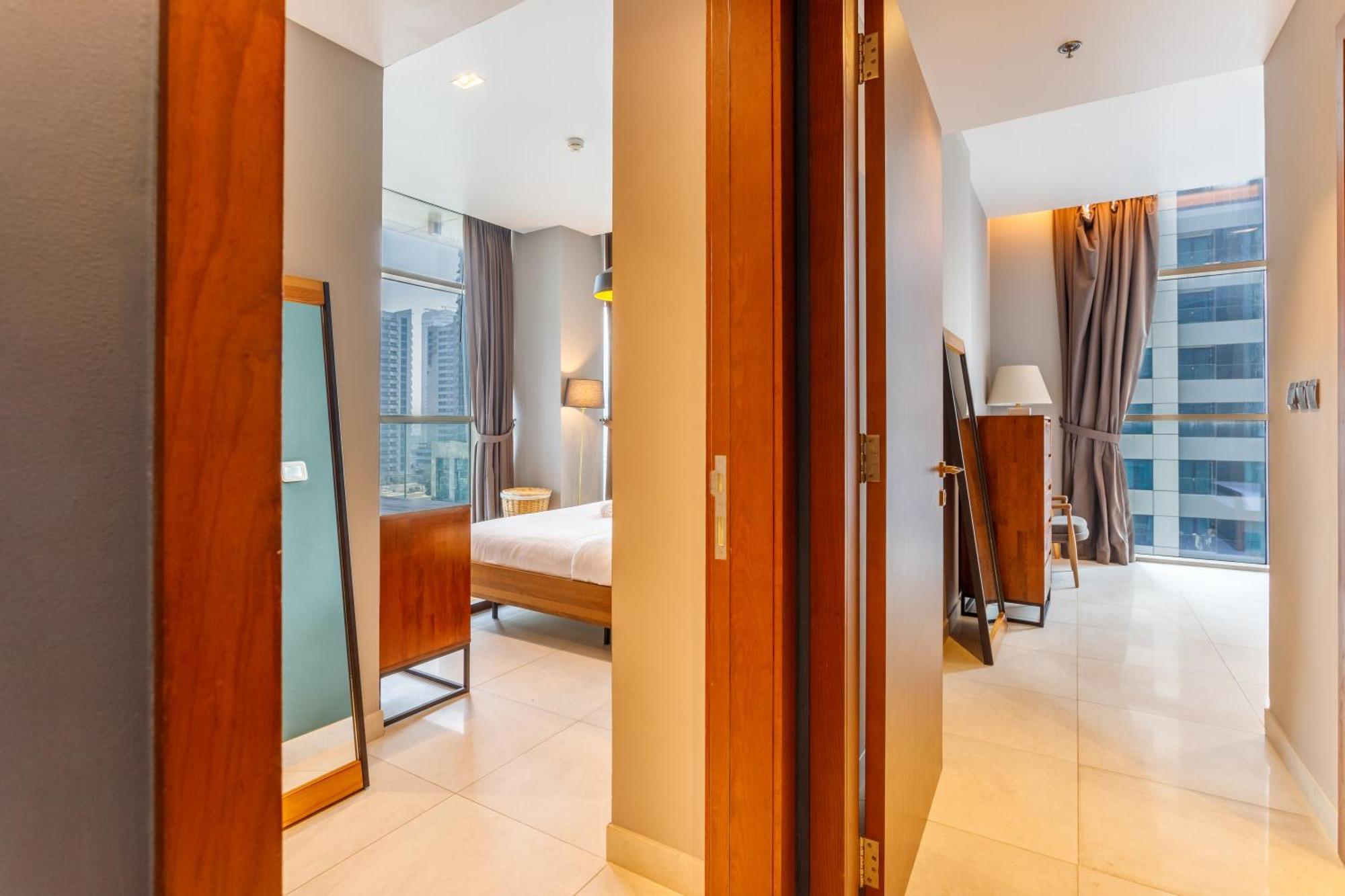 Stunning Marina Waterfront 2 Bed Escape Dubai