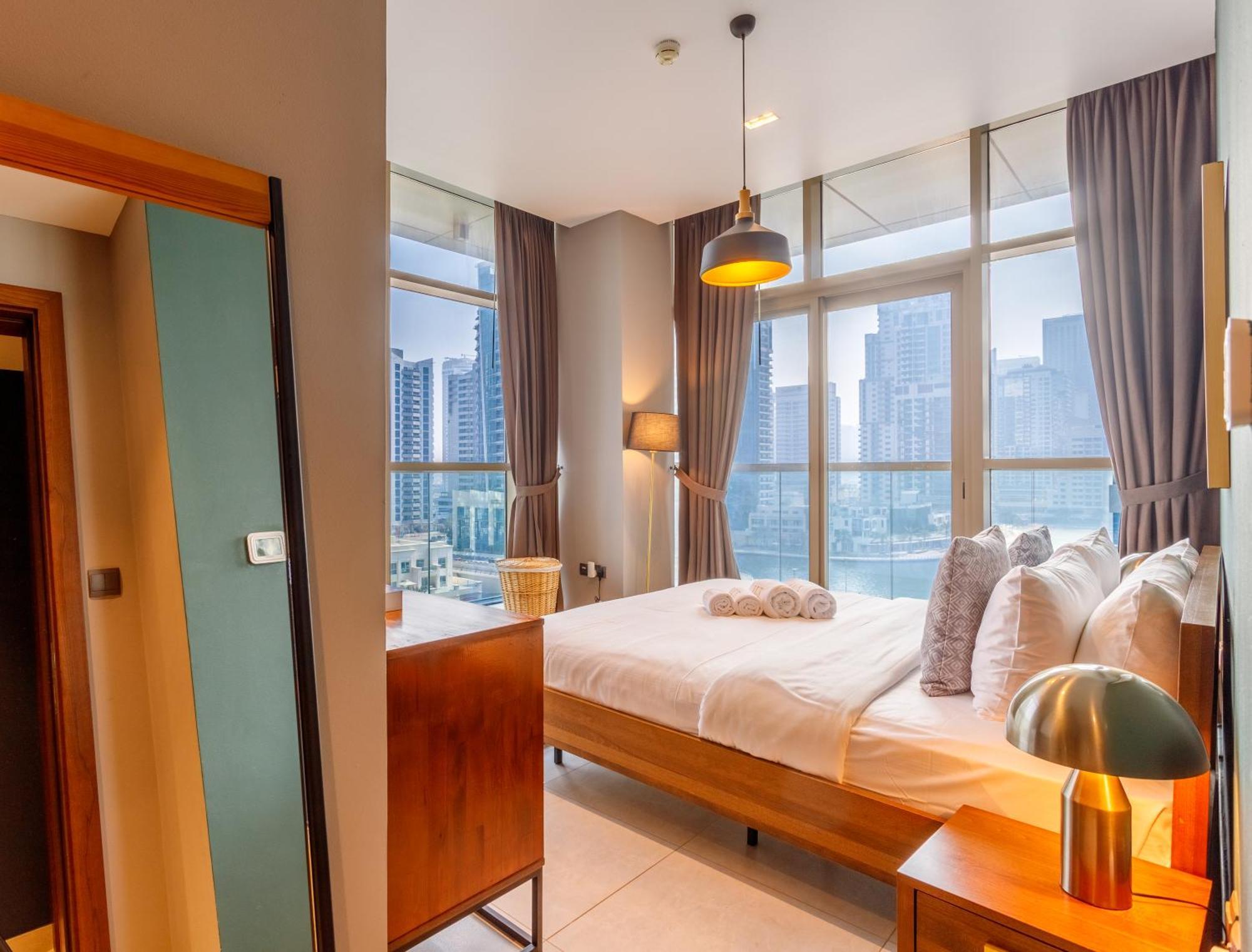 Stunning Marina Waterfront 2 Bed Escape Dubai