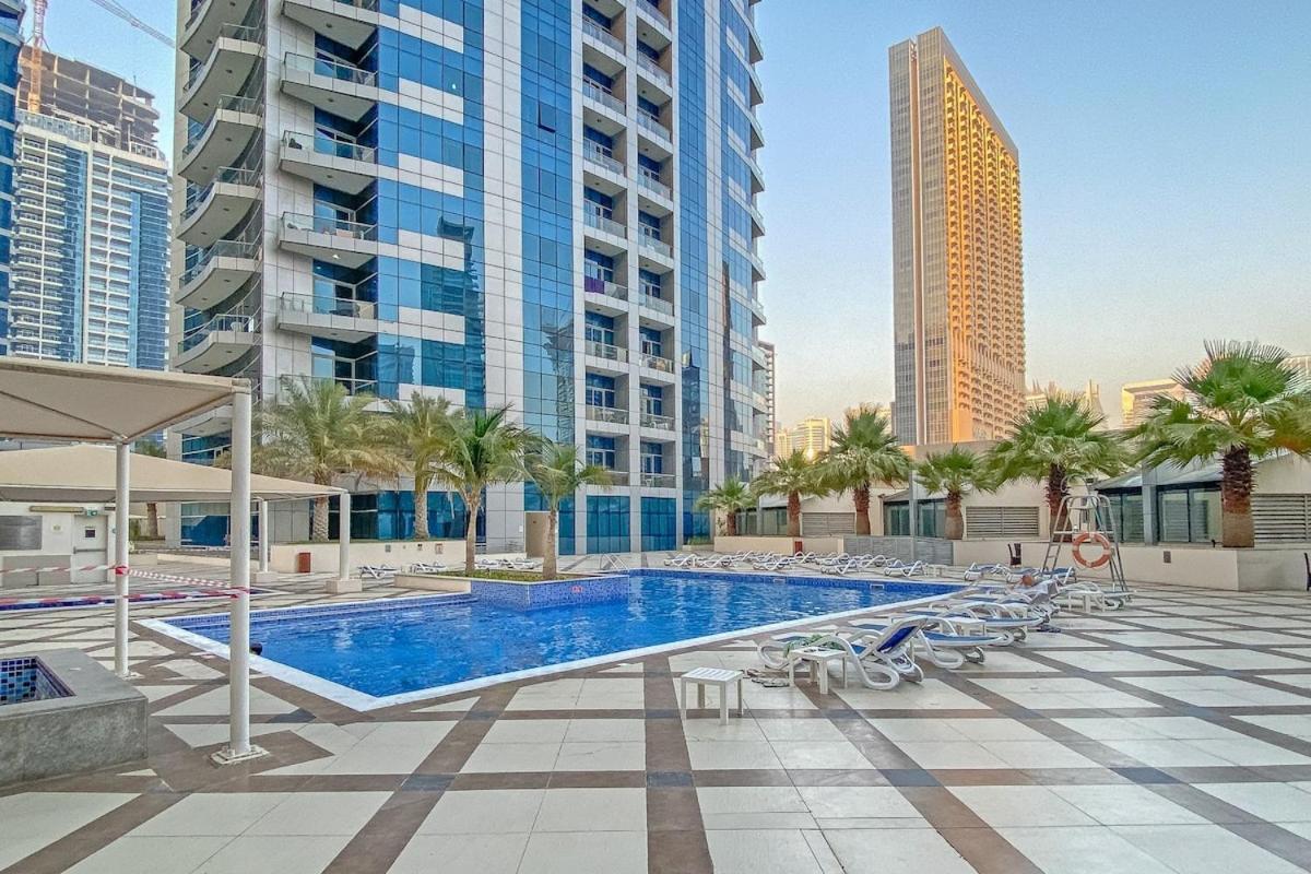 Apartment Warm And Airy 1-bedroom With Exceptional Views In Marina Dubai