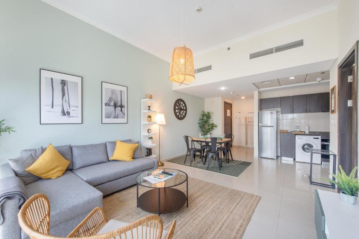 Warm And Airy 1-bedroom With Exceptional Views In Marina Dubai