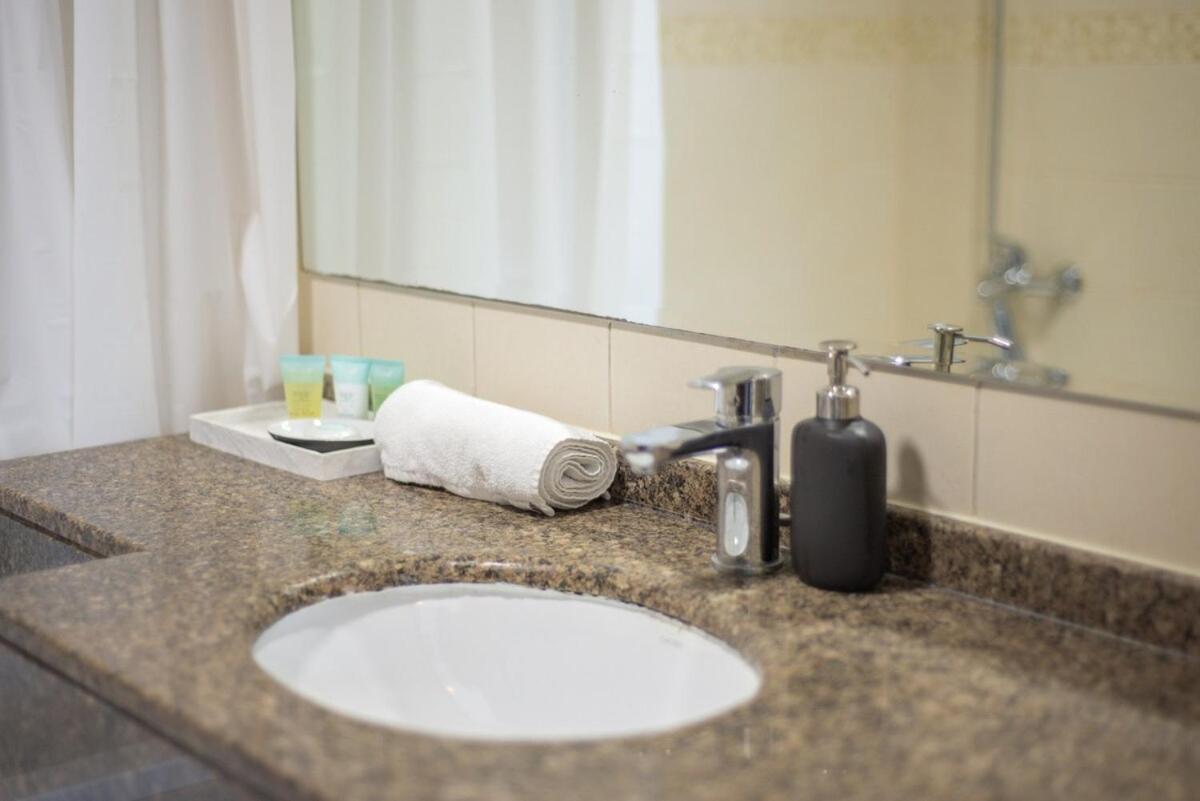 Apartment Warm And Airy 1-bedroom With Exceptional Views In Marina Dubai