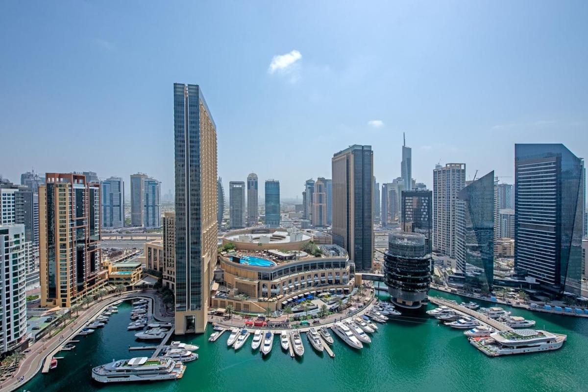 Warm And Airy 1-bedroom With Exceptional Views In Marina