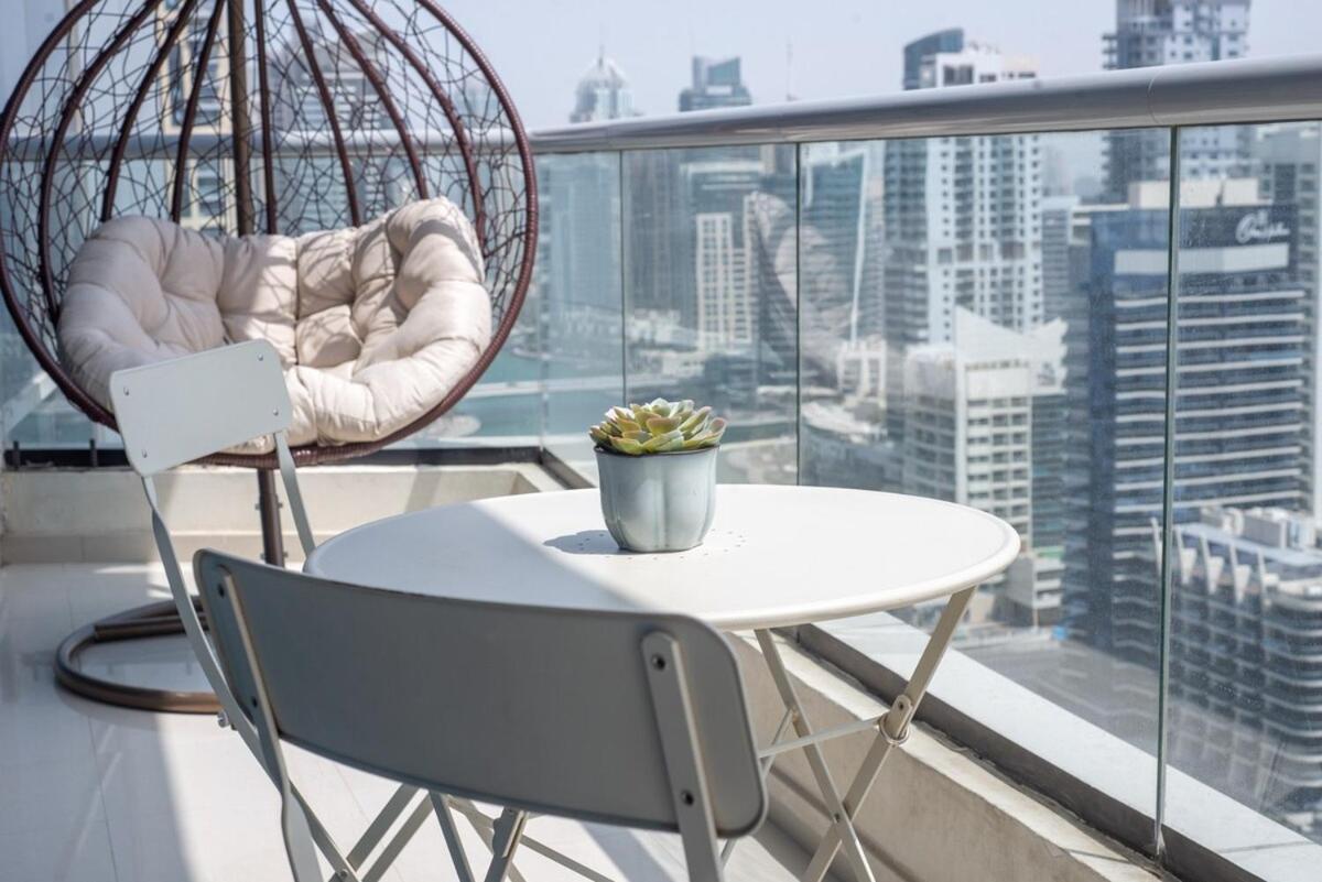 Warm And Airy 1-bedroom With Exceptional Views In Marina