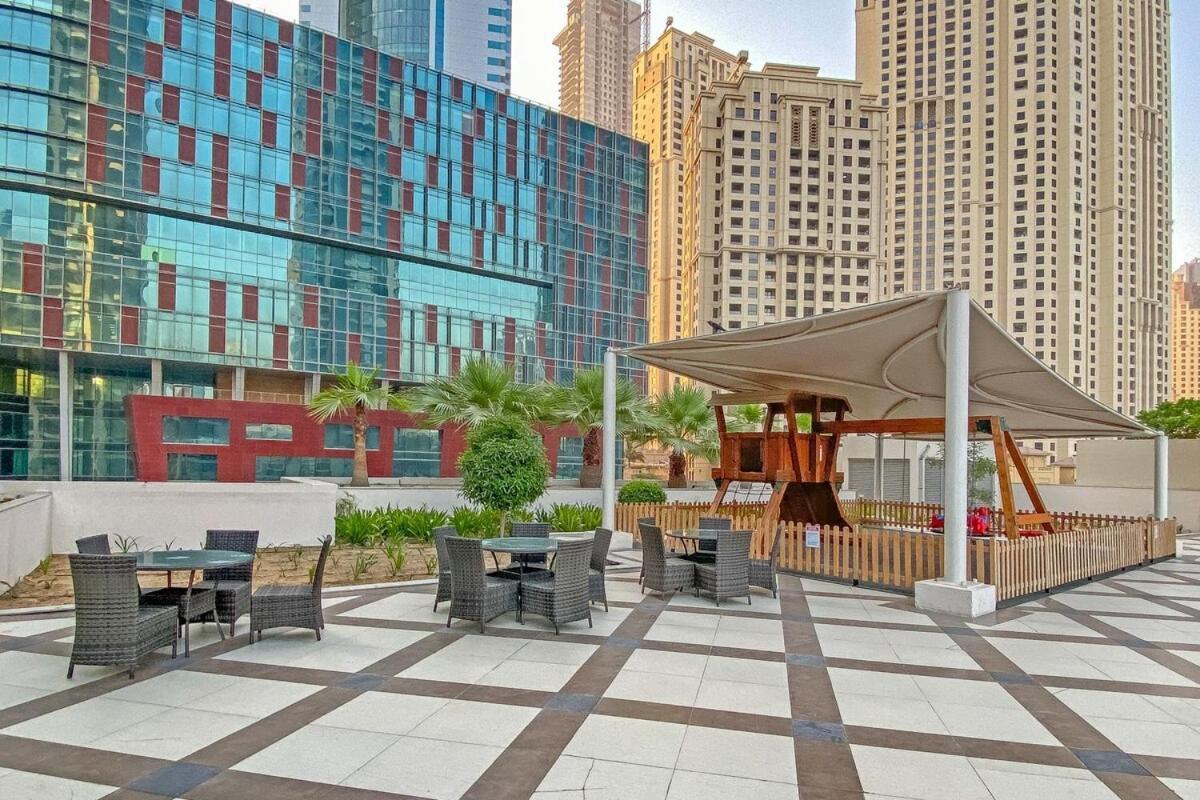 Warm And Airy 1-bedroom With Exceptional Views In Marina Apartment Dubai