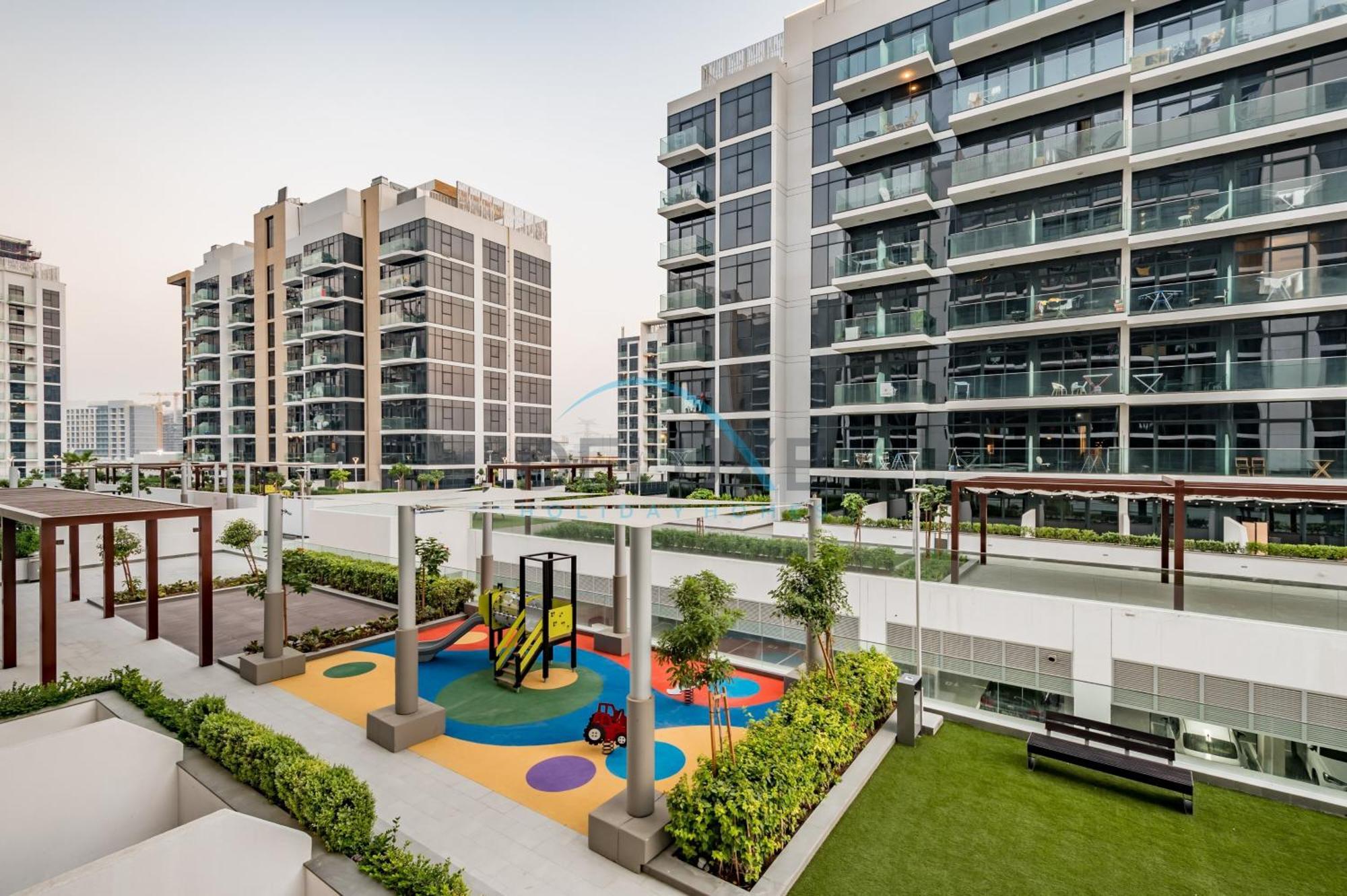 Apartment Cozy In Azizi Riviera 43, Al Merkadh By Deluxe Homes