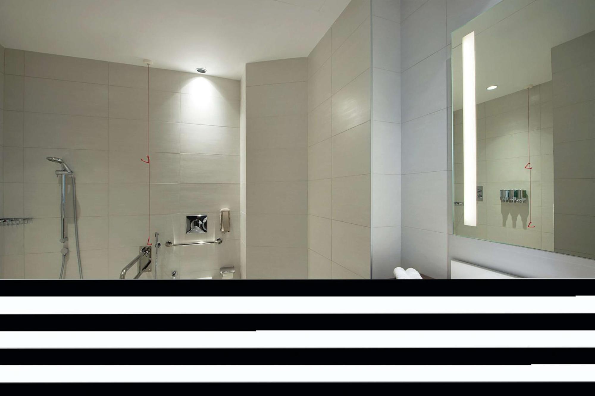 Otel Hampton By Hilton Airport