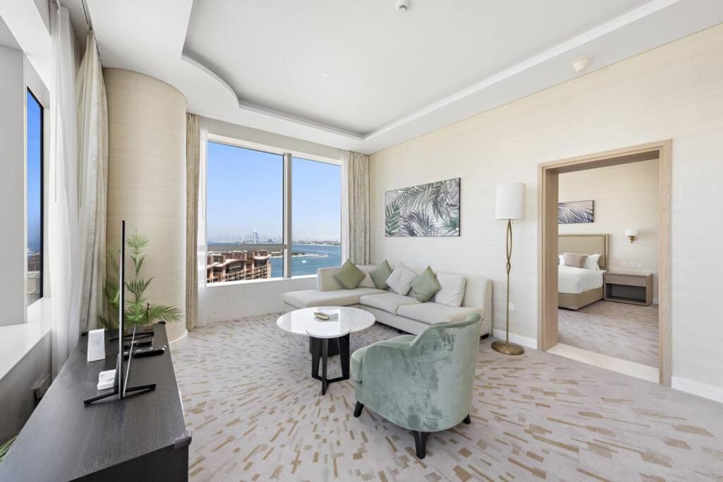 Stunning 1-br In Heart Of The Palm Apartment Dubai