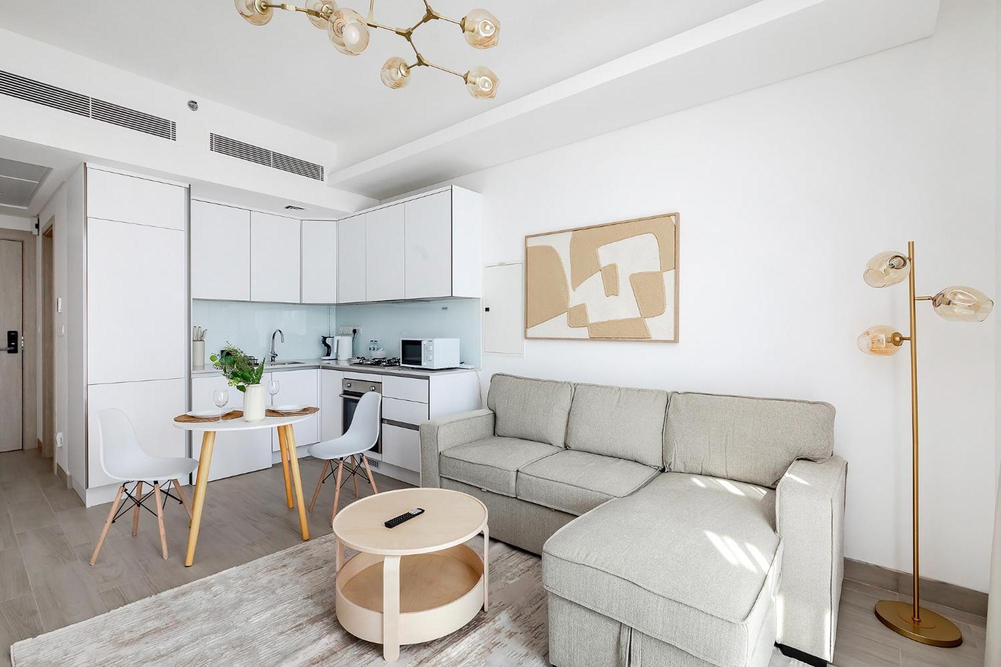 Apartment Bright 1br With Balcony In Luma 22 *