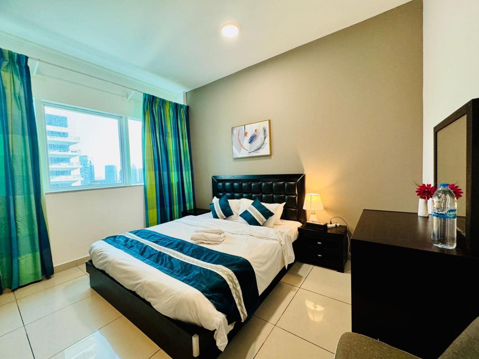Entire Private Self Catered Marina Daire