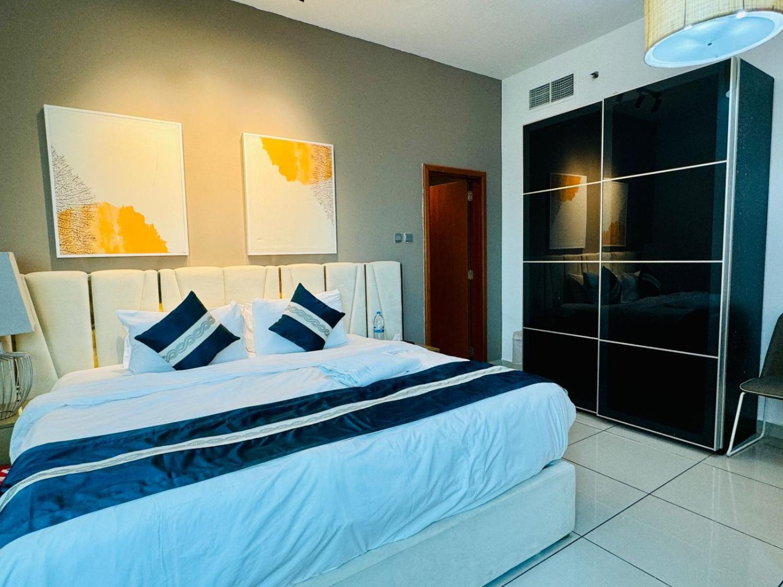 Entire Private Self Catered Marina Daire *