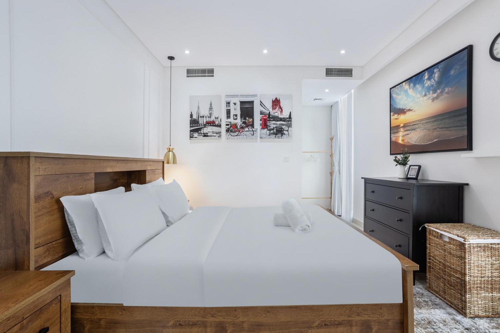 Premiere Luxe 2 Bedroom At Marina Beach With Ferris Wheel & The Pier View *