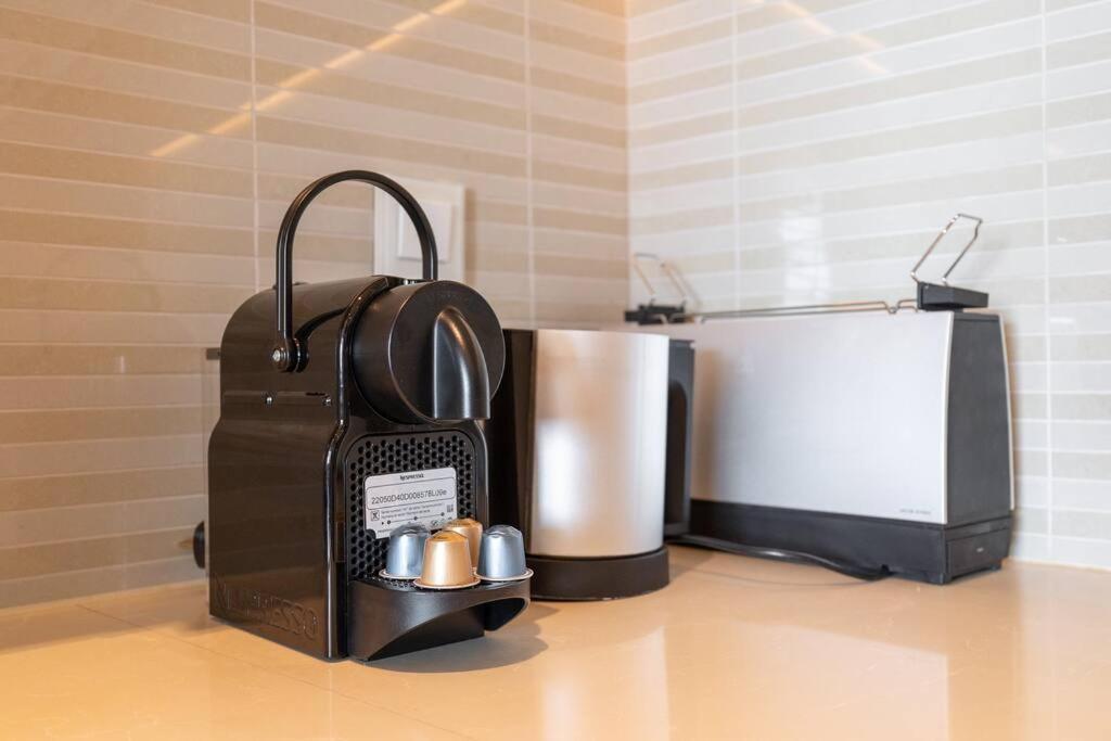 Apartment New Listing With Burj Khalifa View Dubai
