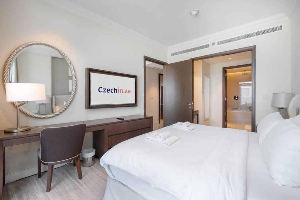 Apartment New Listing With Burj Khalifa View Dubai