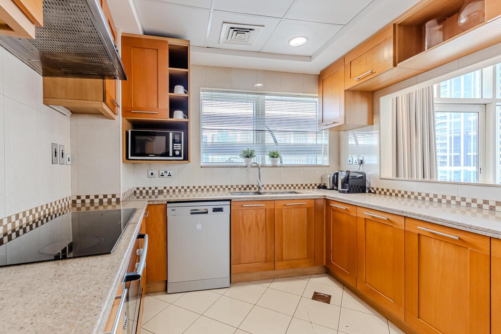 Apartment Spacious 3bdr In Marina With Office Dubai