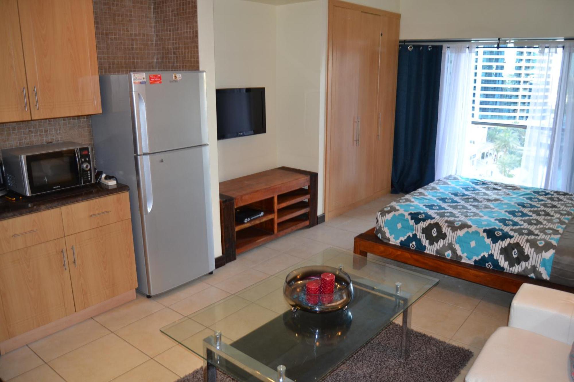 Click Stay - Jlt - Studio & Balcony Lakes View Entire Apartment -Jn Apartment *