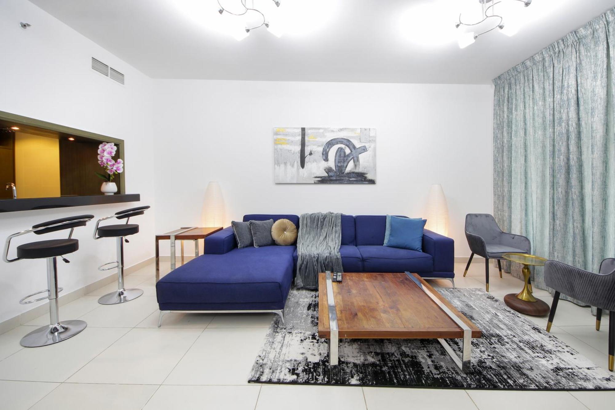 Silk Valley - Luxury 2bhk Close To Mall *