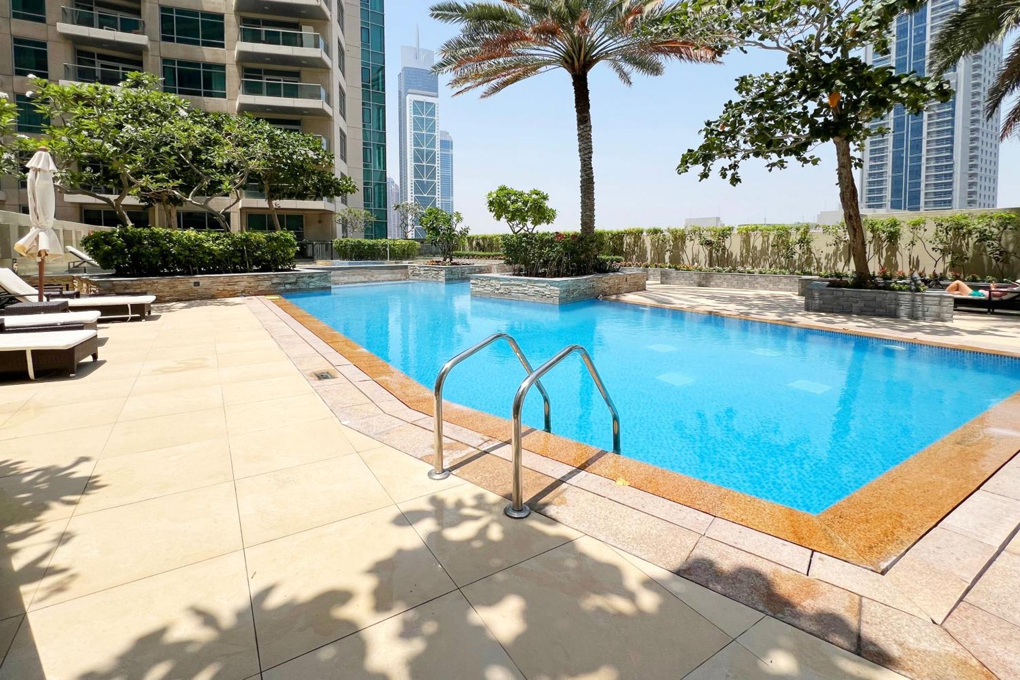 Silk Valley - Luxury 2bhk Close To Mall