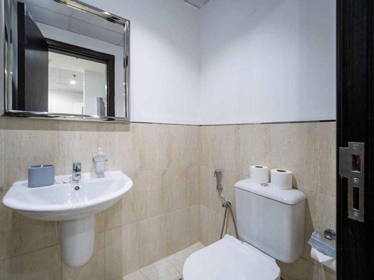 Stylish 1 Bed Retreat In Jvcs Autumn Community *