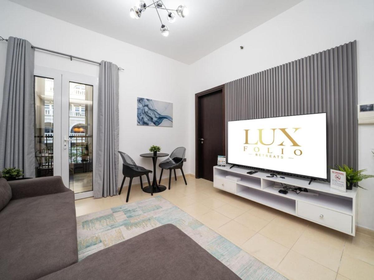 Apartment Stylish 1 Bed Retreat In Jvcs Autumn Community