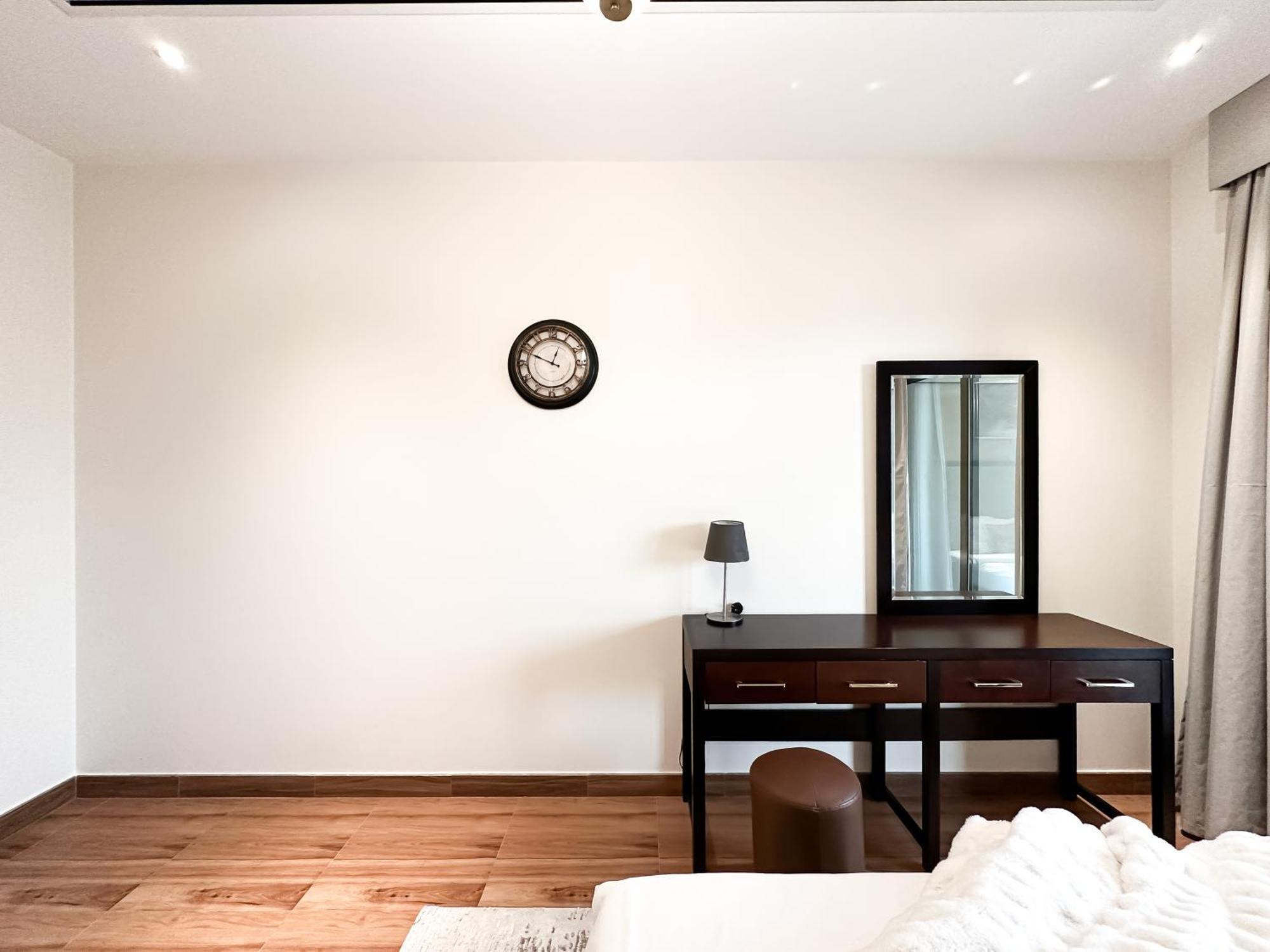 Trophy Sunset Serenity In Downtown With Panromic Skyline Views Apartment