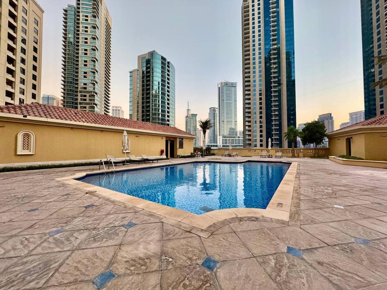 Ar Holiday Jbr 2 Dubai