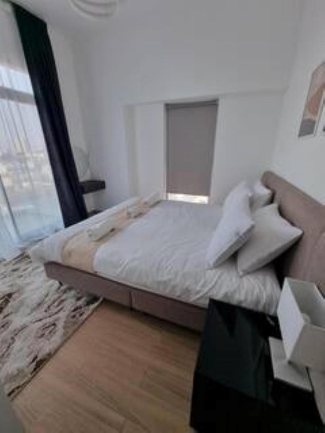 151 Jumeirah Gardens Daire *