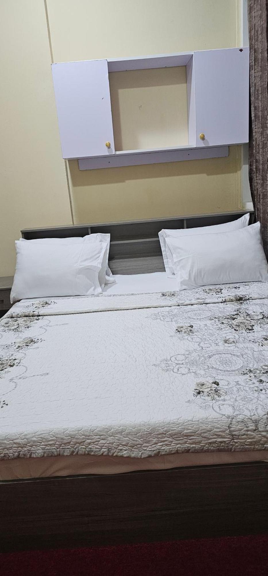 Apartamento Benitah Capsule Hostel, Family And Partitions