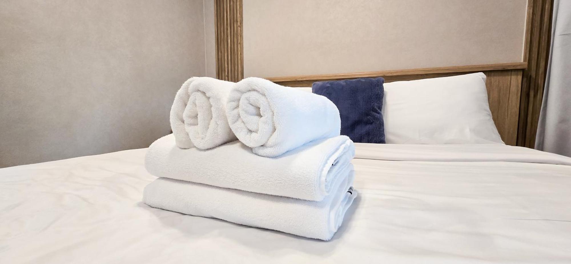 Apartment Newly Renovated One Bed D2-1215 Dubai